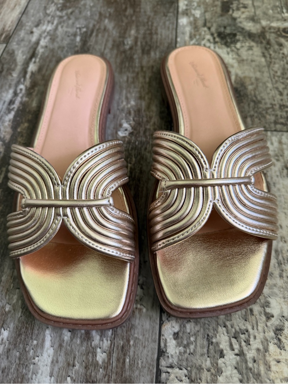 Universal Thread Gold Metallic Women's Slide Sandals - Fashionable Open-Toe Mule